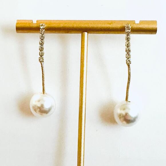 Gold Chain Pearl Earrings - Picture 3 of 3